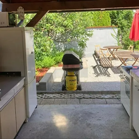 Huge Bbq Garden 1, Basement App Two Bathrooms, Ac, Free Parking * Ljubljana